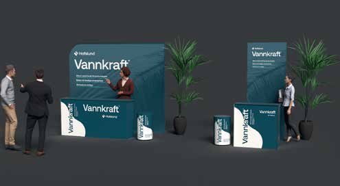 Messestand med buet messevegg, disker og roll-up