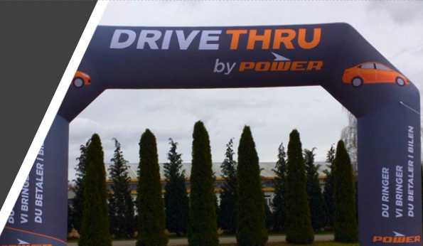 Oppblåsbar bue for Power Drive Thru – kampanjeportal for bilrelatert event